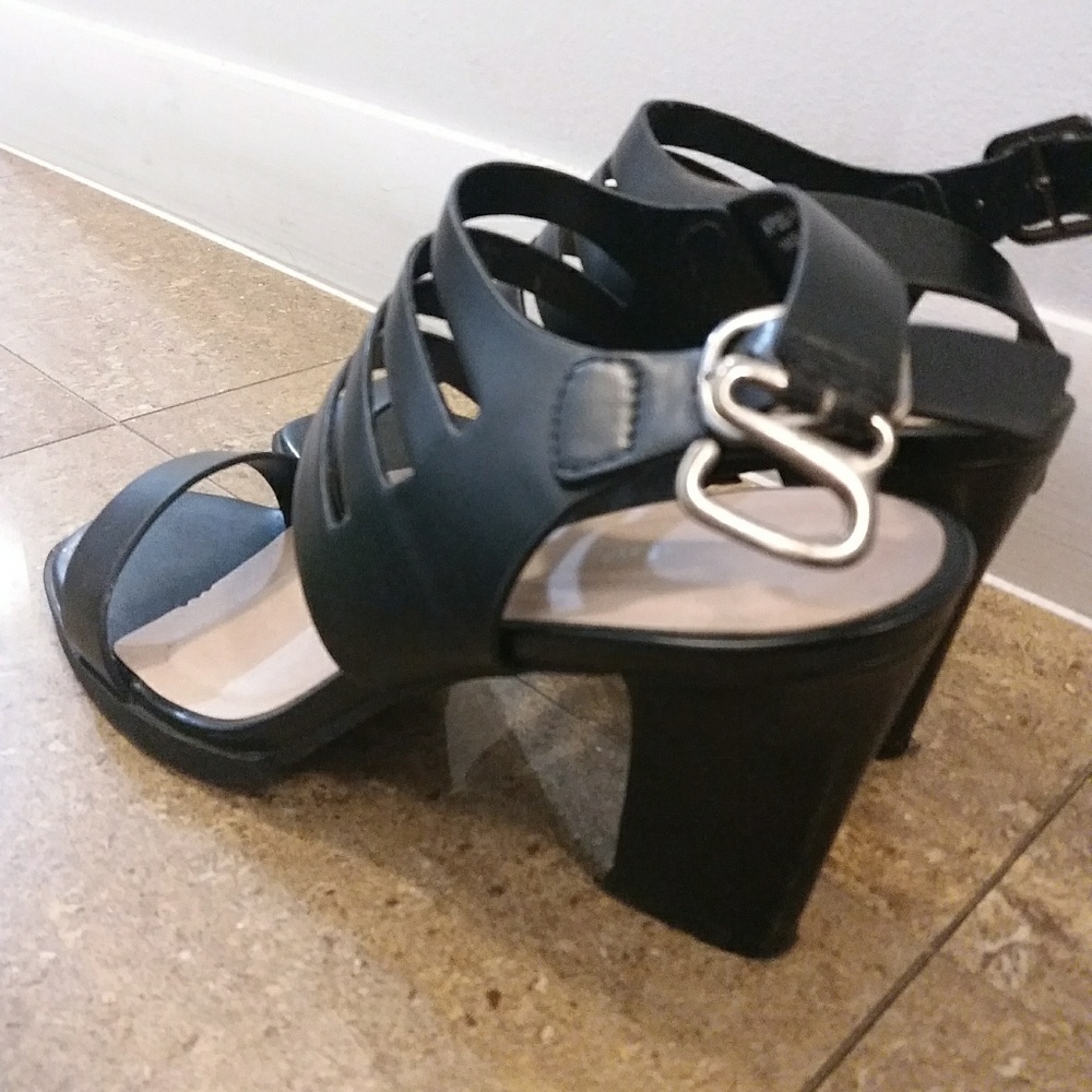 Shoes - Picture 4 of 4